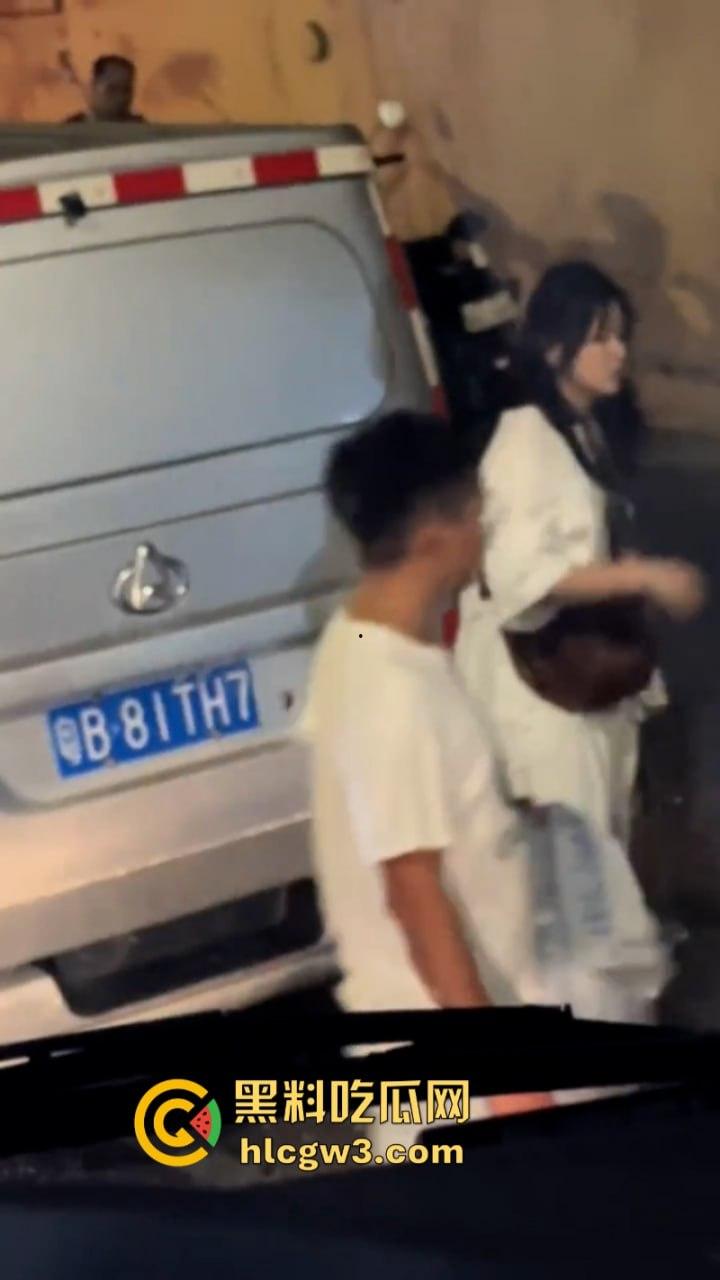 小三男爱上已婚女 遭原配老公带人当街暴打毁灭式踢裆 小二弟都快保不住了!-9