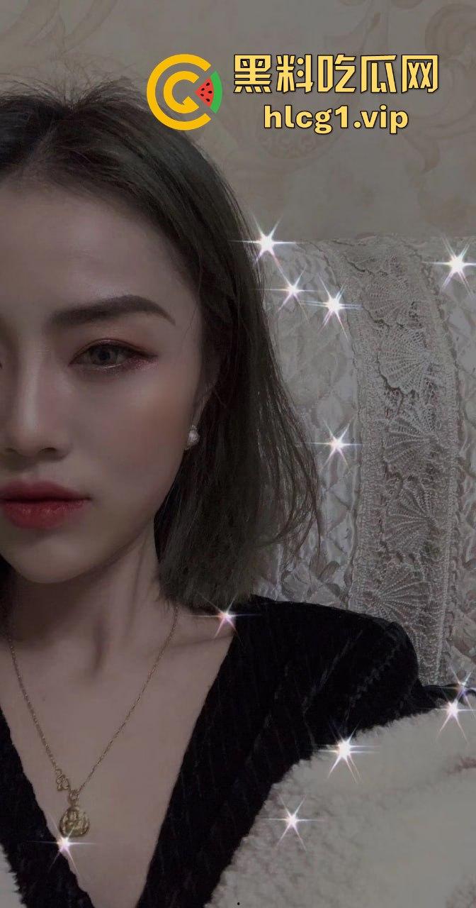 下班后的丝袜小姐姐有多诱人？酒店约炮，丝袜塞嘴里每次都爽翻天！-2