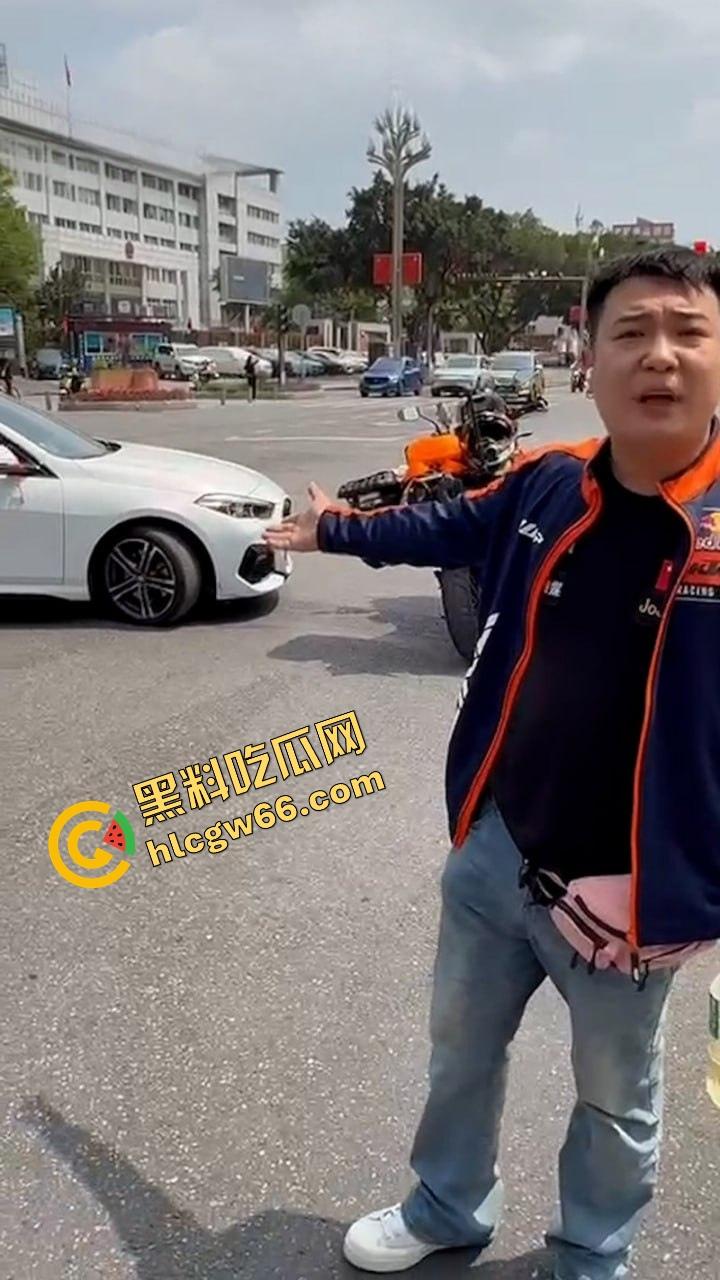 德阳妈逼哥火力全开!宝马别车还理直气壮?网红张某当街开骂骂出天际,含妈量爆表直接骂进热搜!-6