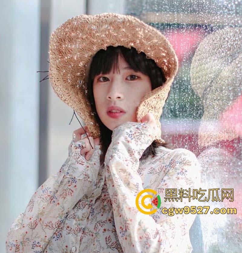 极品嫩妹公共场合玩刺激,跳蛋塞逼里,走着走着就按启动按钮,等骚逼舒服的差不多了就叫猛男群P伺候!-3