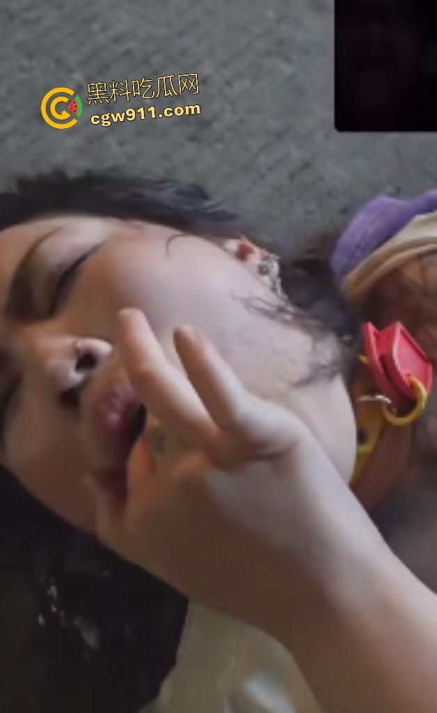 深圳浩南酒吧,符文贱货醉死路边狂抠喉咙!大奶毒猪喷酒汁如瘟疫喷泉,谁捡尸必然感染性病鸡巴烂掉!-1