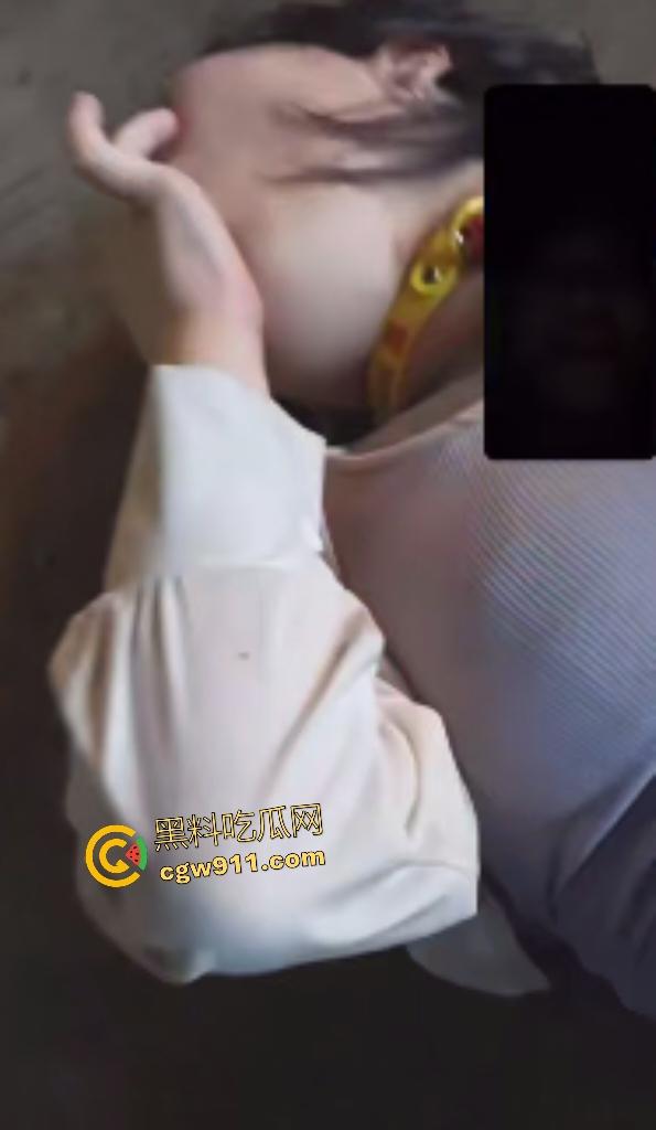 深圳浩南酒吧,符文贱货醉死路边狂抠喉咙!大奶毒猪喷酒汁如瘟疫喷泉,谁捡尸必然感染性病鸡巴烂掉!-7