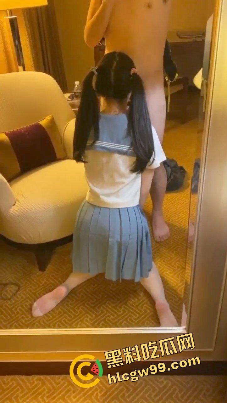 抖音极品清纯双马尾反差嫩妹『给时间一点时间』跪地口交金主爸爸，激烈女上独家曝光流出！-6