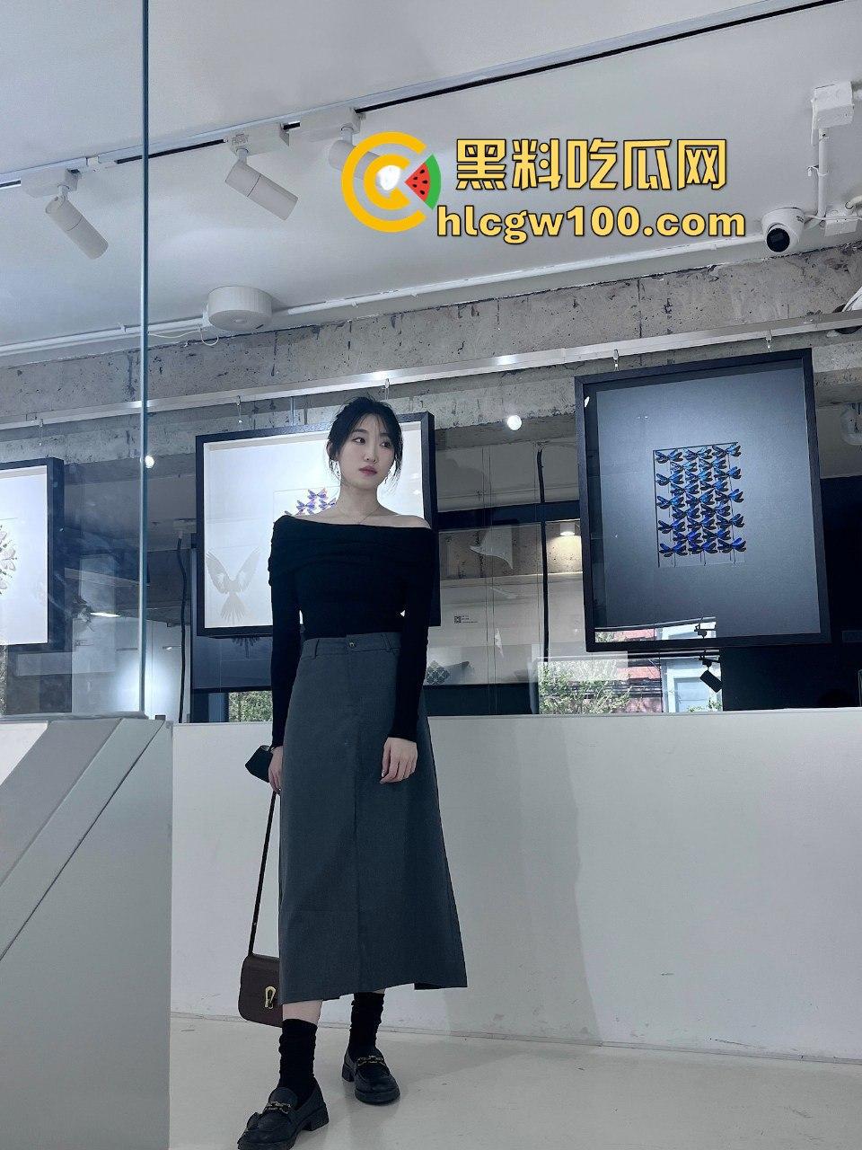 湖南长沙反差女友【崔燕语】高颜值无敌反差巨乳肥臀欲望值直接拉满,私密照视频流出,内容劲爆吸引眼球!!-9