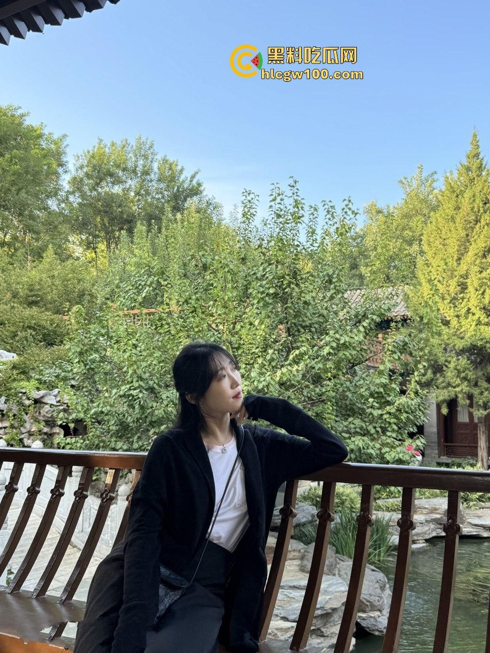 湖南长沙反差女友【崔燕语】高颜值无敌反差巨乳肥臀欲望值直接拉满,私密照视频流出,内容劲爆吸引眼球!!-12