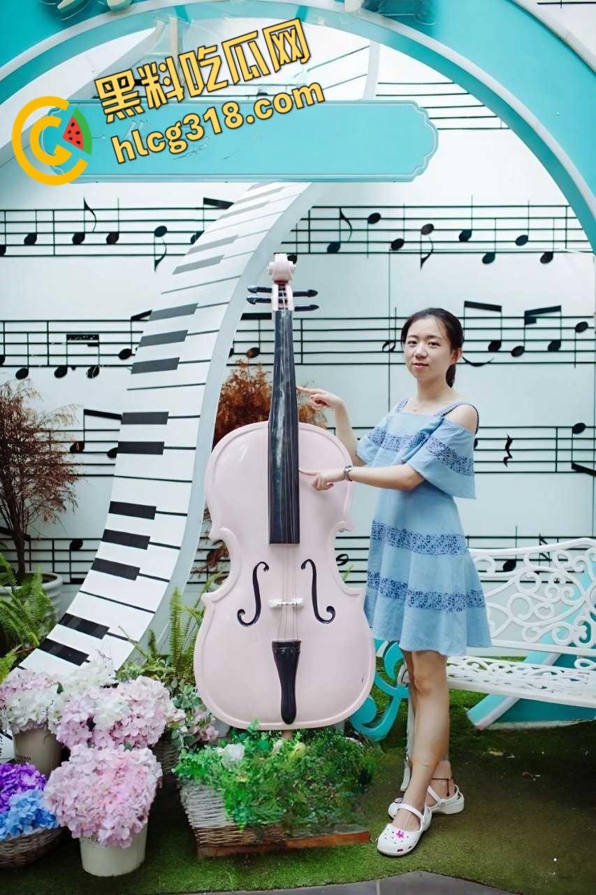 青岛反差女大学生【谭晓怡】,游戏开黑好队友,操逼都不忘王者荣耀语音开黑,还捂住自己嘴巴不发出娇喘声 !-2