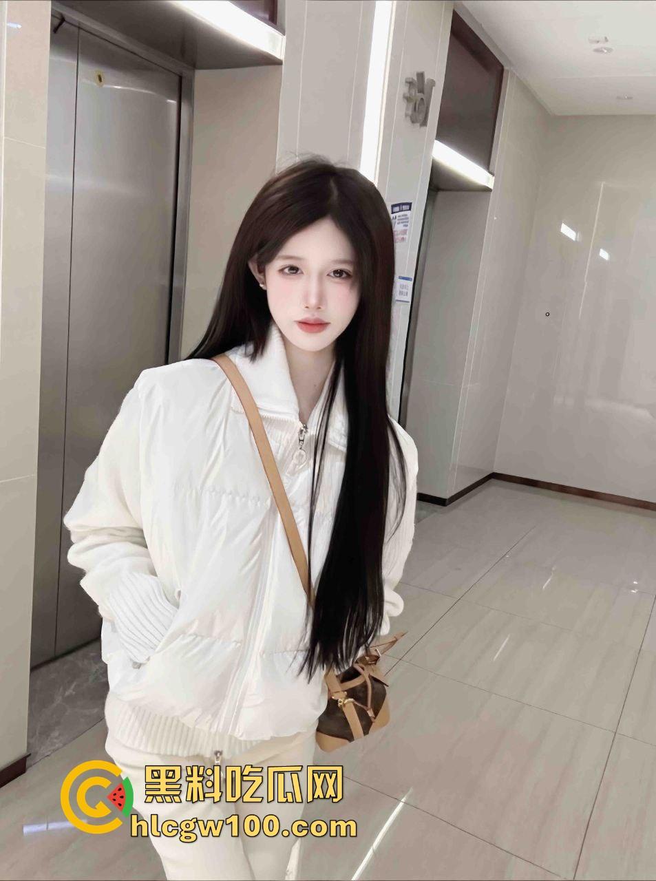 约美女出来直接迷晕灌醉,逼上滴蜡玩强制SM,大哥你是变态还是玩疯了,是真不怕进去吃牢饭?-2