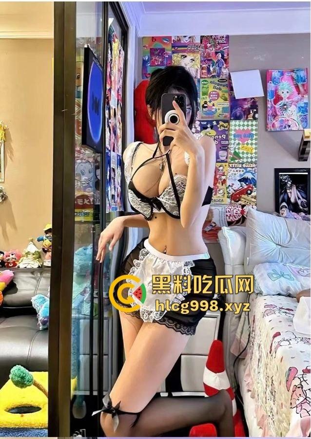 19岁小野鸡朋友圈全是钓鱼文案,情趣内衣配马赛克奶子,卖逼还能买保时捷,00后真敢玩!-7