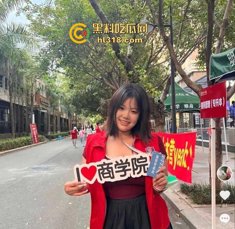 厦门工学院丰满学生妹【李悦彤】胸大屁股翘十分风骚,被炮友泄密性爱视频,校园公交车有钱就能上!-9