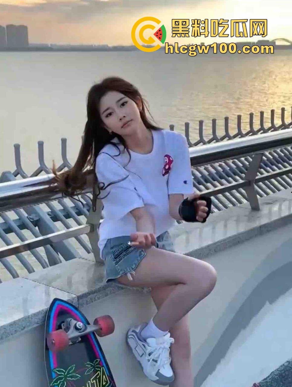 奶茶店上演学生激情啪啪直播大曝光,四川雅安白丝JK校服高中妹忘拉窗帘,被全程偷拍娇喘声浪到奶茶洒一桌!-1