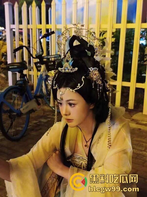 逆天老哥面基大屌萝莉,边爆菊边手淫,一夜大战酣畅淋漓,润滑油整整用了一瓶全见底,这画面太狠了!-9