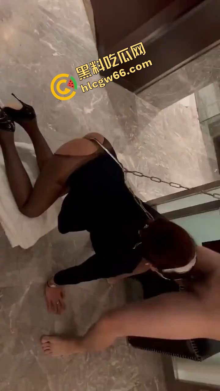 厦门模特『蒋莎莎』让渔业老板高端调教,逼被锁死姿势全开,肛钩一栓动一下都疼!-12
