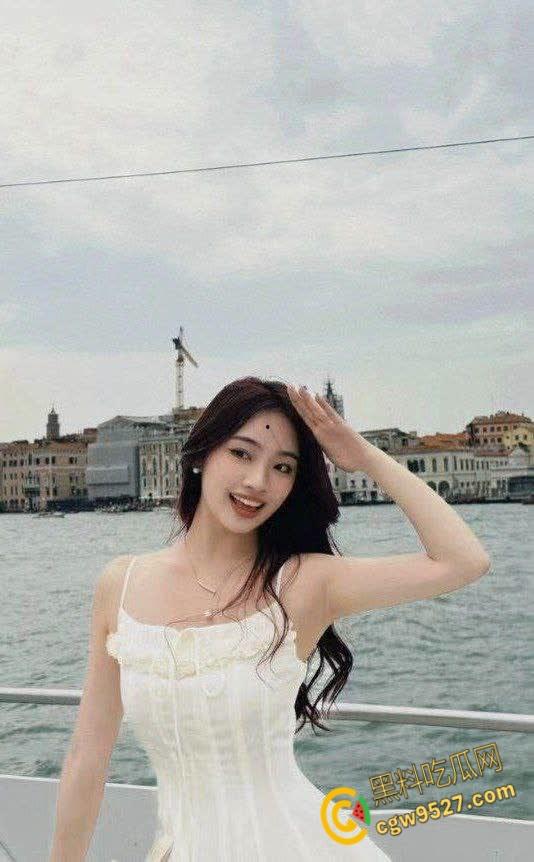 浙江艺术职业学院嫩妹【曹颖】,异地恋骚穴难耐,出轨偷情宝马富哥,高跟鞋站立后入,绝美翘臀完美炮架!-4