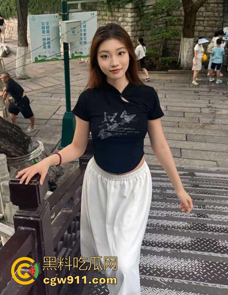 浙江反差女大【王钰婷】不雅视频流出,白虎蜜穴粉嫩诱人,约炮成瘾榨精母狗,无套爆操叫声超淫!-3