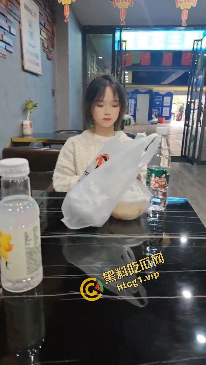 瓜友真实投稿曝光!青海西宁学生嫩妹『林颖』生理期一过就到处约炮 毛都没长齐!-3