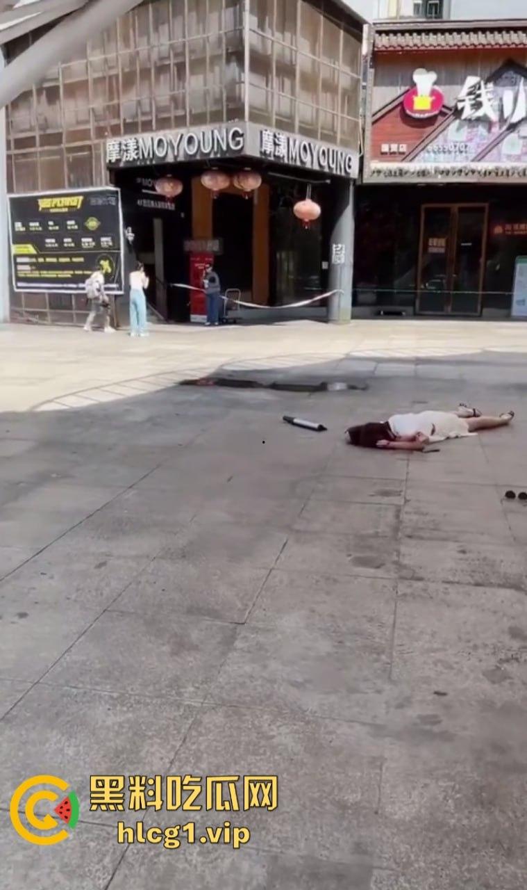 骗我捅你几刀不过分吧！海口一男子持刀捅伤前妻 血撒当场-5