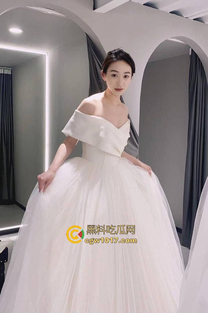 大长腿前女友天台黑丝后入被曝光!女神翘臀被操销魂浪叫,最后一秒男友竟拔屌射地上,简直暴殄天物!-1