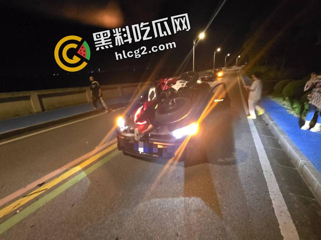 慎人事件!江苏苏州影豹R车主逆行 撞飞摩托车 连人带车坠落引擎盖 重重砸伤晕厥-10