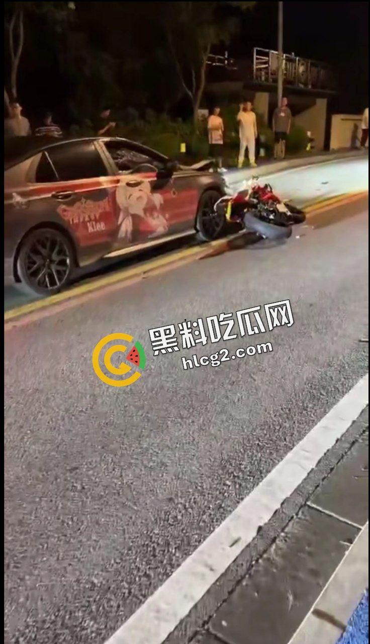 慎人事件!江苏苏州影豹R车主逆行 撞飞摩托车 连人带车坠落引擎盖 重重砸伤晕厥-11