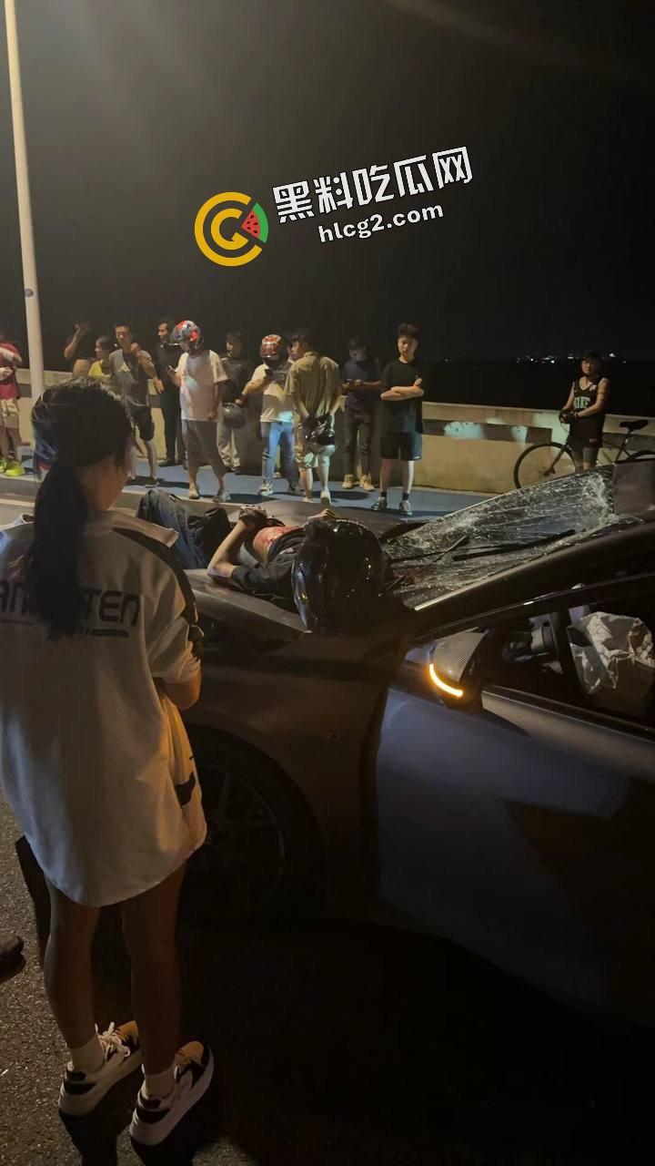 慎人事件!江苏苏州影豹R车主逆行 撞飞摩托车 连人带车坠落引擎盖 重重砸伤晕厥-12