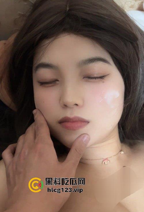 清纯外表下的反差婊!【陈可欣】黑丝足交视频流出,甜美大学生变身激情女神!-4