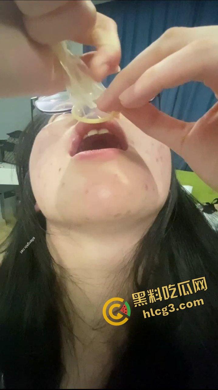 艺校毕业顶级眼镜反差婊『陈思琪』喝尿SM调教 射完拔套吞精 3P淫荡性爱 极致撸点!-9