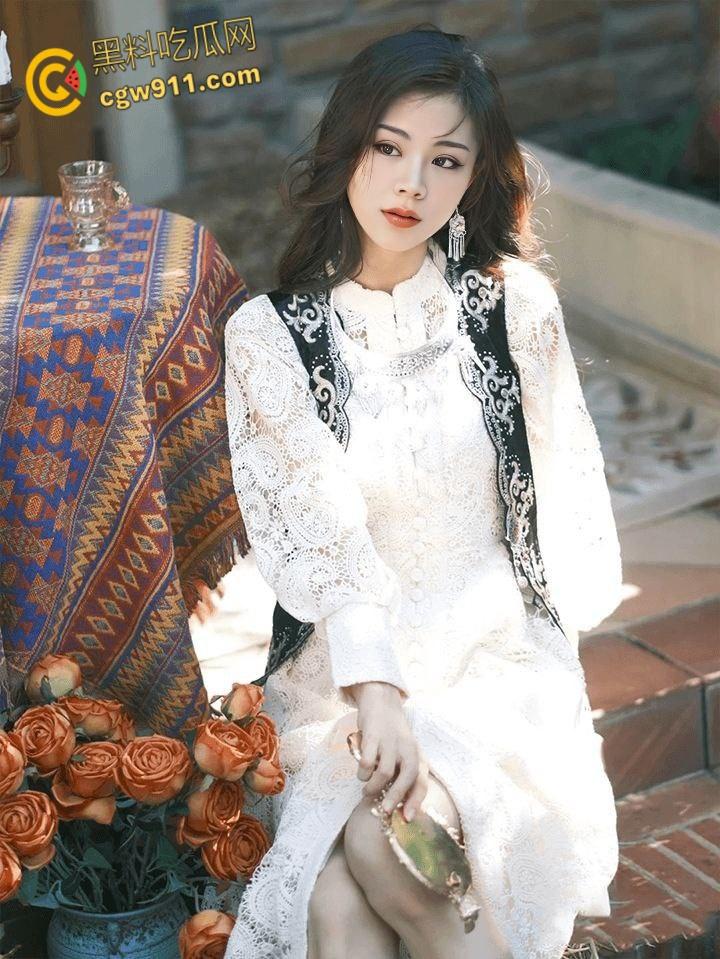 广东阳江纹身少妇【邢道伟】,高颜值尤物被炮友调教,蒙眼下腰撅臀后入,操的淫水滋滋作响 !-1