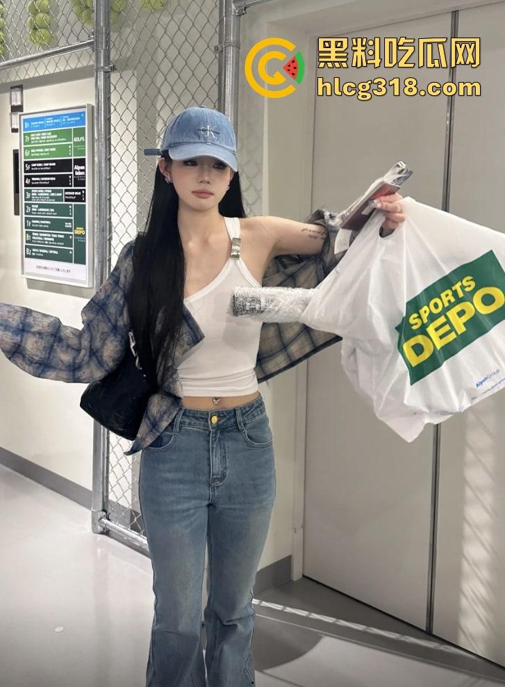 单眼皮小黄豆惨遭助理『芮芮iris』阴间操作,背后接单爆陪睡视频,网红圈再出新大瓜!-15