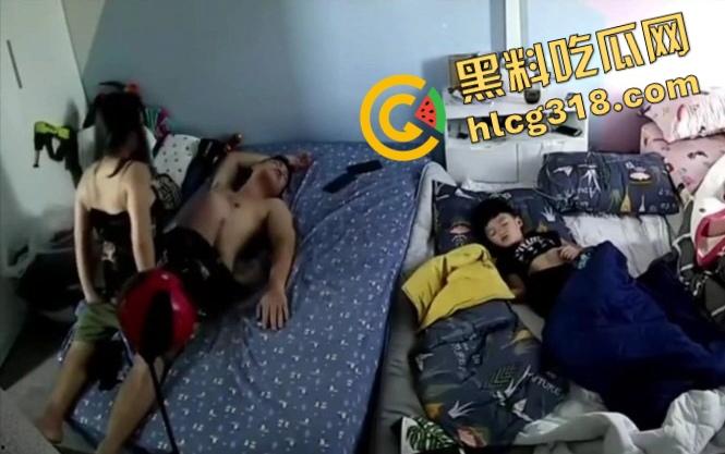 监控流出美少妇午休主动骑上丈夫要公粮,结果他睡得像死猪,儿子翻身险些撞上,枕边风都吹不醒的男人!-11