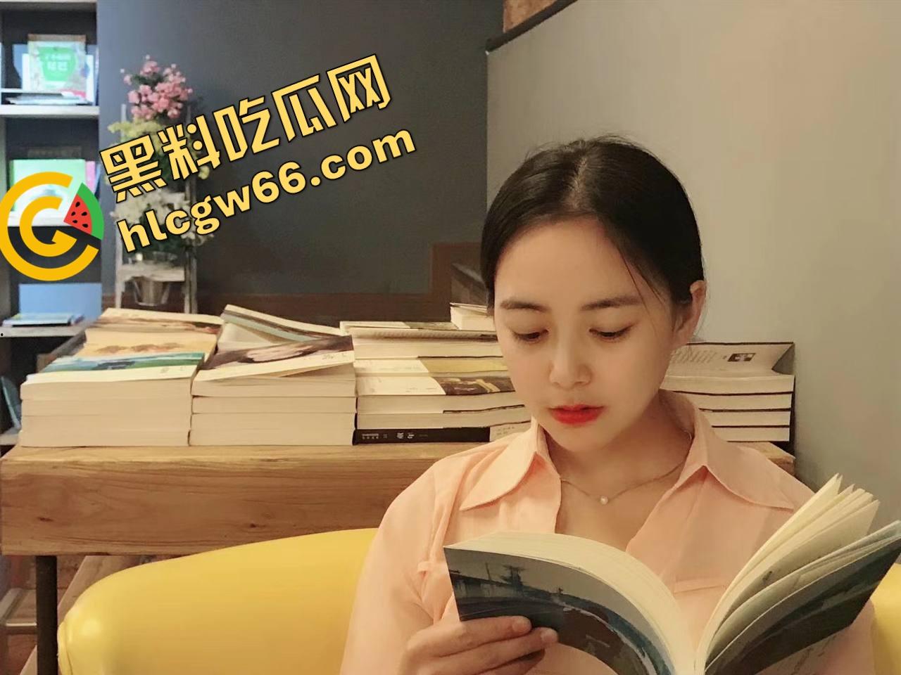 重庆财大新疆母狗『夏兹热丽』第一次刚破处就被拍下口吞脸射,鲍图奶照全网流出,干完还舔精自拍!-9