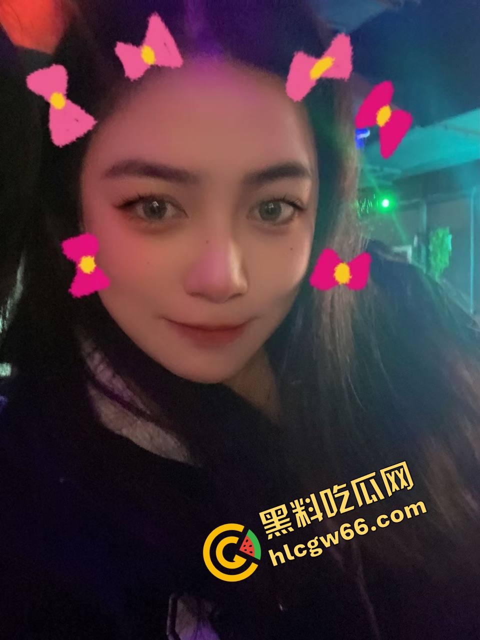 重庆财大新疆母狗『夏兹热丽』第一次刚破处就被拍下口吞脸射,鲍图奶照全网流出,干完还舔精自拍!-11