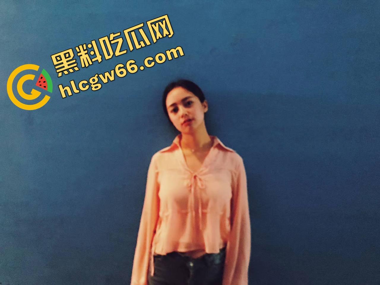 重庆财大新疆母狗『夏兹热丽』第一次刚破处就被拍下口吞脸射,鲍图奶照全网流出,干完还舔精自拍!-12