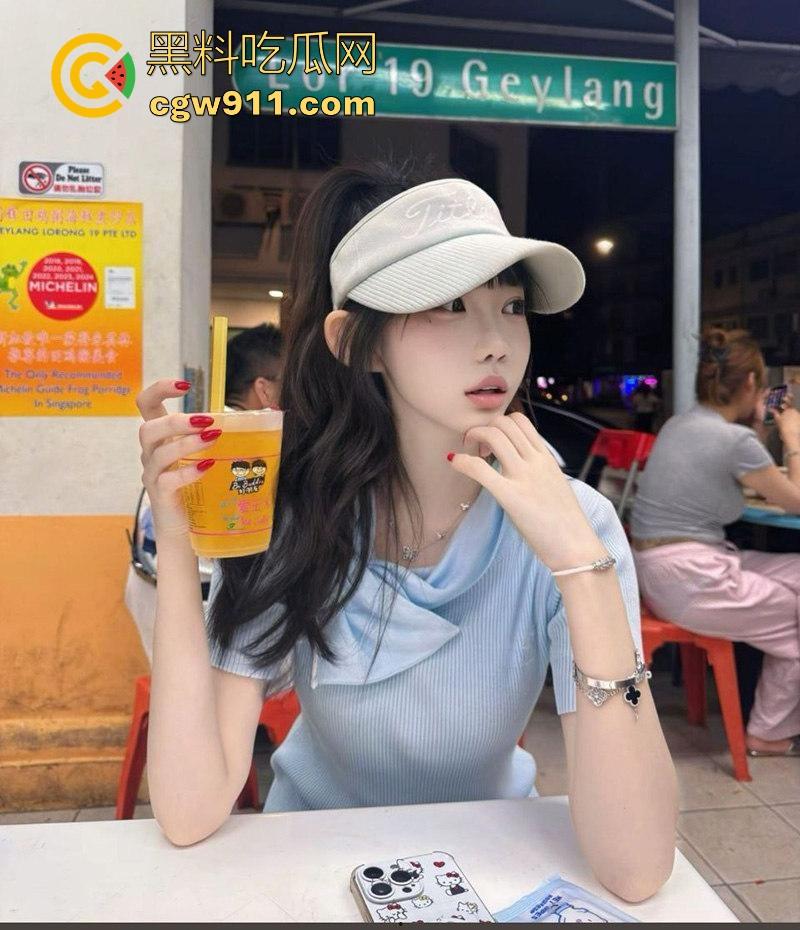 上海高颜值幼态反差婊【李文慧】长期给金主包养,口交深喉乳夹调教,女上骑乘榨精,全程甜美呻吟不断!-4