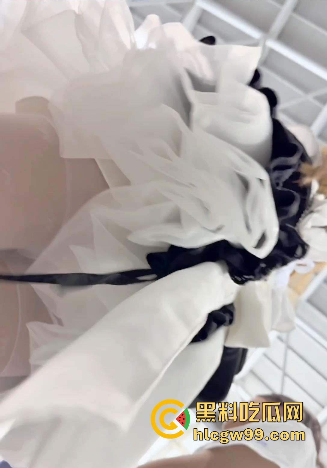 漫展福利拉满,双马尾JK女仆、白丝婚纱妹清纯亮相,抄底绅士们快冲,软萌萝莉妹子白内裤细节太绝!-18