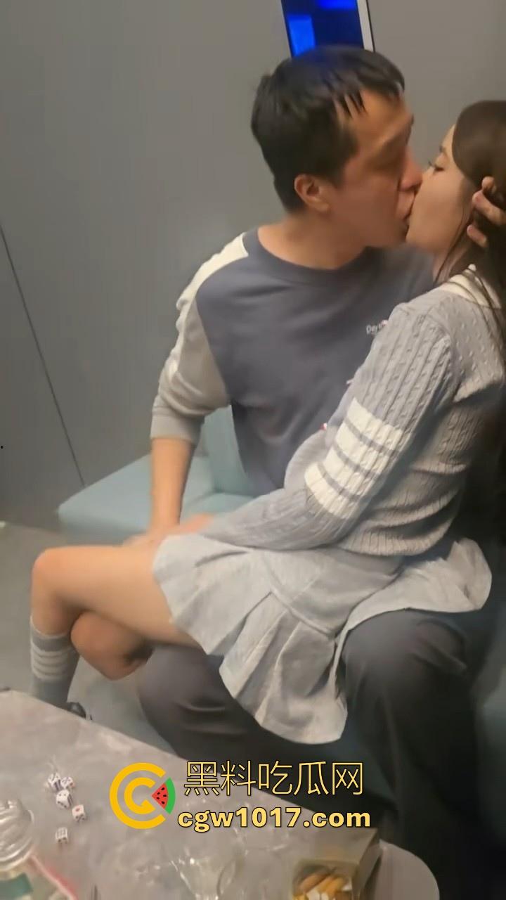 我是真的恨你们这些有钱人啊!吃好喝好操尤物,各种极品身材身上骑,骚逼一天一换,各种女神反差淫荡一面展示在目前!-2