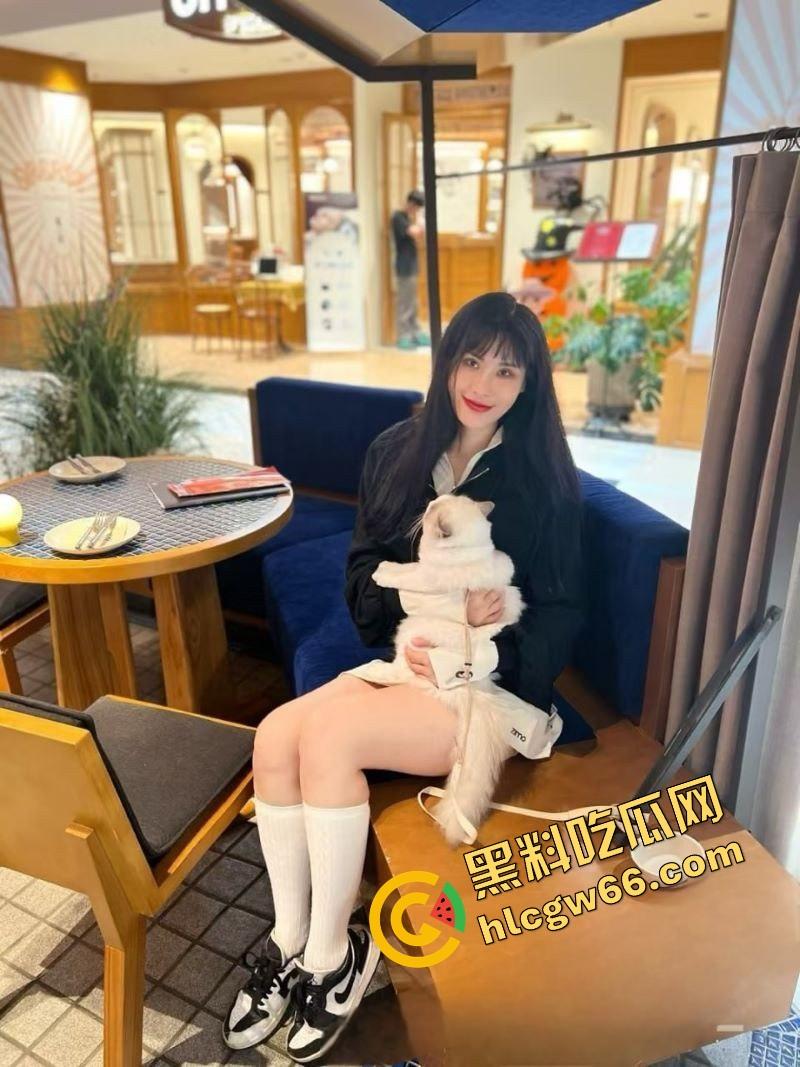 绿帽神人【icicis】操疯健身房!牵老婆勾瑜伽教练4P乱战,骚妻被群插射成精液储藏罐!-3