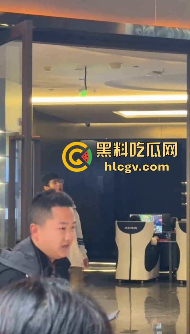 四川郫县00后小伙讨薪变命案!怒捅中介老师后自割脖子,十几刀下去仍然下不去手!-6