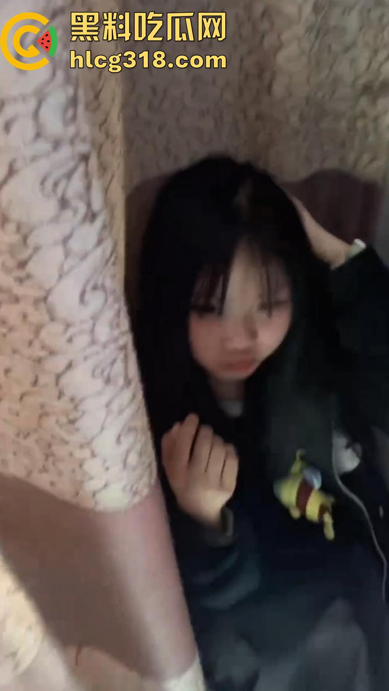 女人生来就会为难女人！天津学生妹被骗至出租屋，被一群精神小妹围殴爆揍，竟是因为抢男友？-3