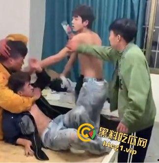 四川凉山纹身精神小伙持酒瓶钢管狠揍同学,血腥场面吓坏网友!-3