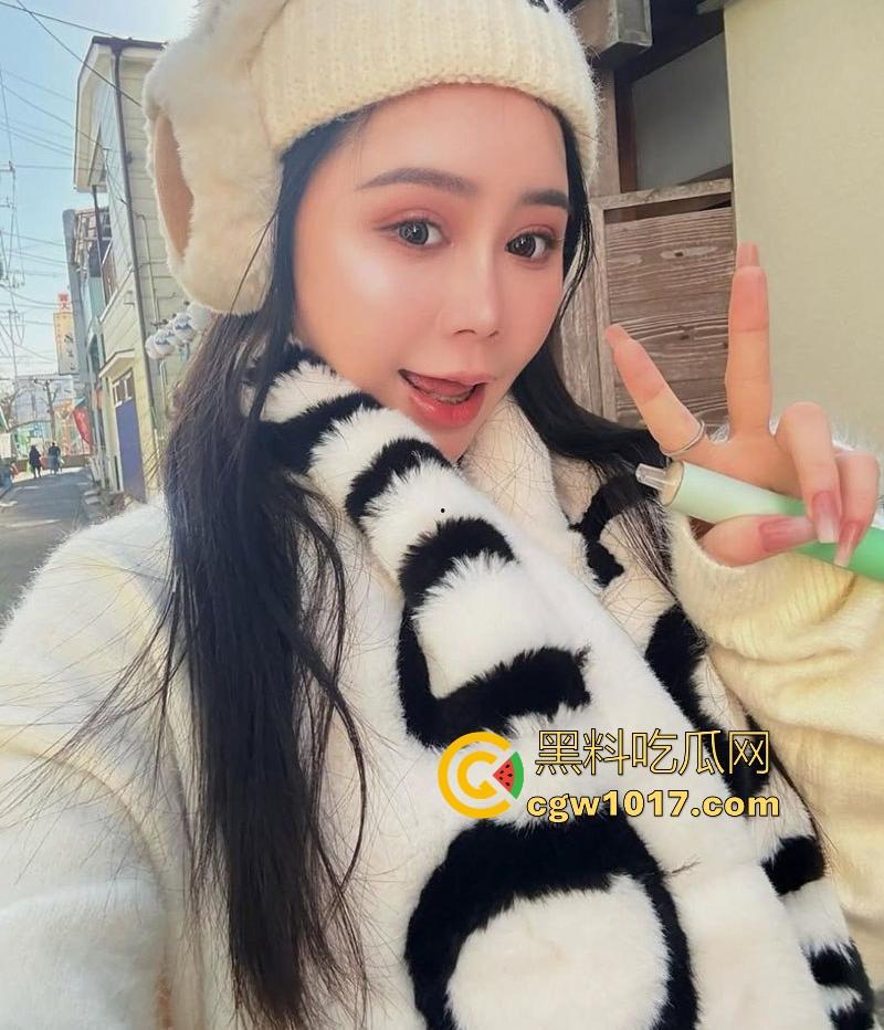 大神爆光约炮高颜值网美【洪七】甜美外表极品尤物身材,露脸口交18厘米大鸡巴整根吞没,骚逼骑乘后入疯狂榨精!-4