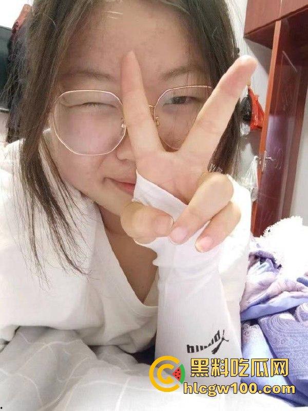 山东职业学校高三学生【李冰冰】调教视频曝光，勾搭网友被调教成乖巧小母狗。-9