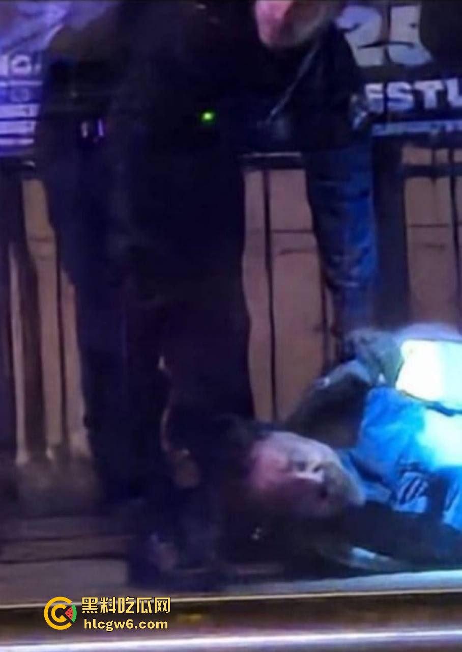 德国马格德堡发生车祸，一辆宝马车直撞向人群，疑似恐怖袭击！！-10