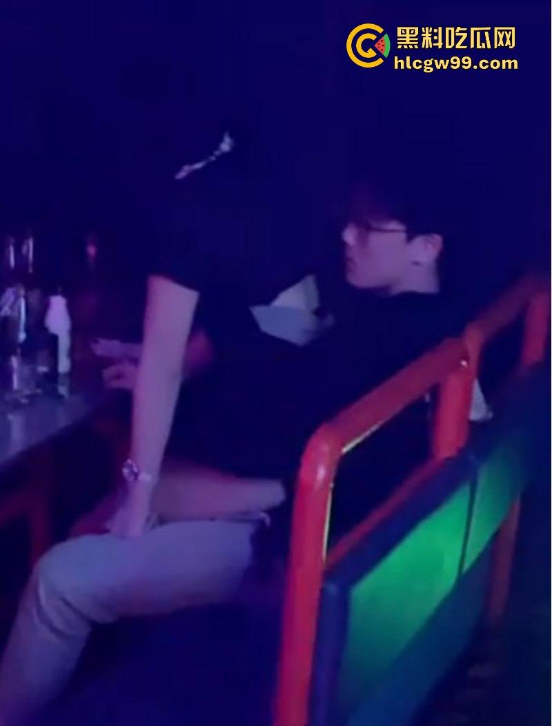 盘锦布车酒吧do爱瓜辽油三高【王庸昊】酒吧做爱 监控下两人无惧羞涩 不雅视频全网疯传！-13