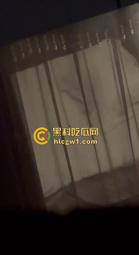南京麓枫酒店5分钟约炮惨剧！男子早早完事撇下豪乳少妇，隔壁偷看的瓜友乐疯了！-3