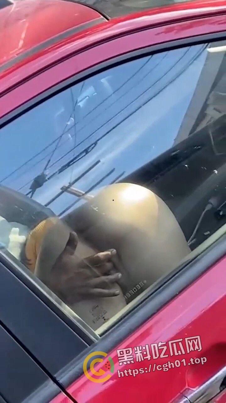 标题 外网疯传 老外诚会玩！等红绿灯抠个逼 扣的美鲍鱼抽搐喷水 师傅开个门 我也想上车-4