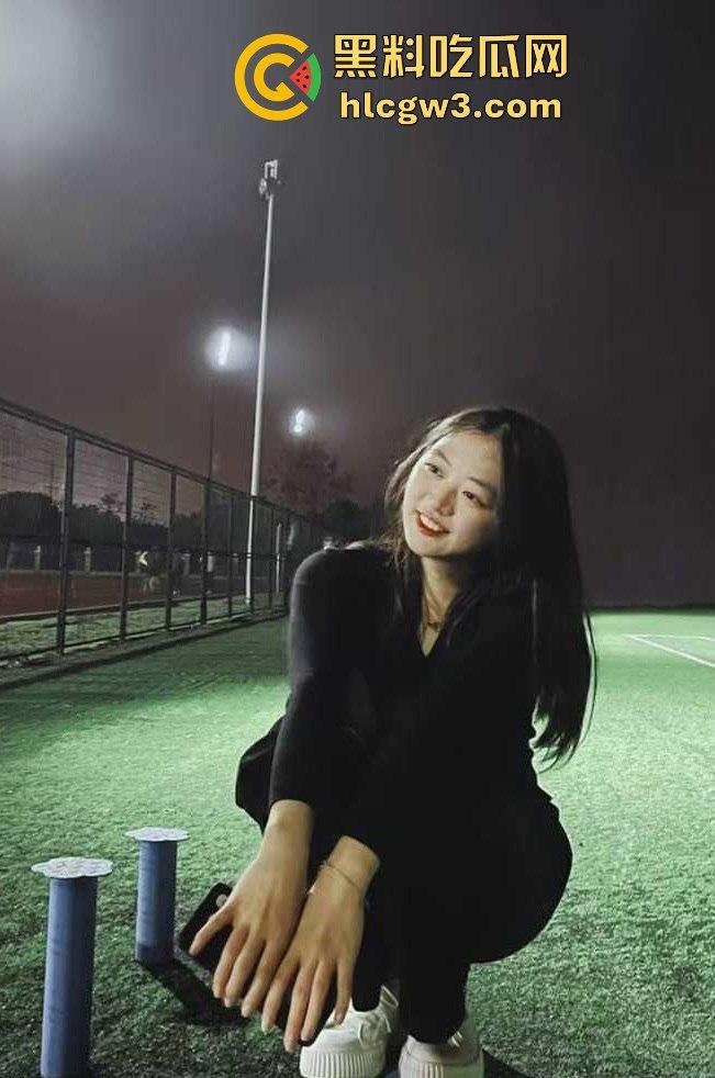 新交大三学姐【安倩文】床上骚到炸裂！粉色奶头被捏到娇喘连连，修长美腿夹得人动不了！-1