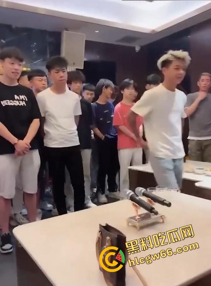 抖音大瓜之重生之我被绑到缅北当鸭子失踪人口壮壮哥哥回归,被卖去红楼当鸭天天让富婆操得不想回来!-7