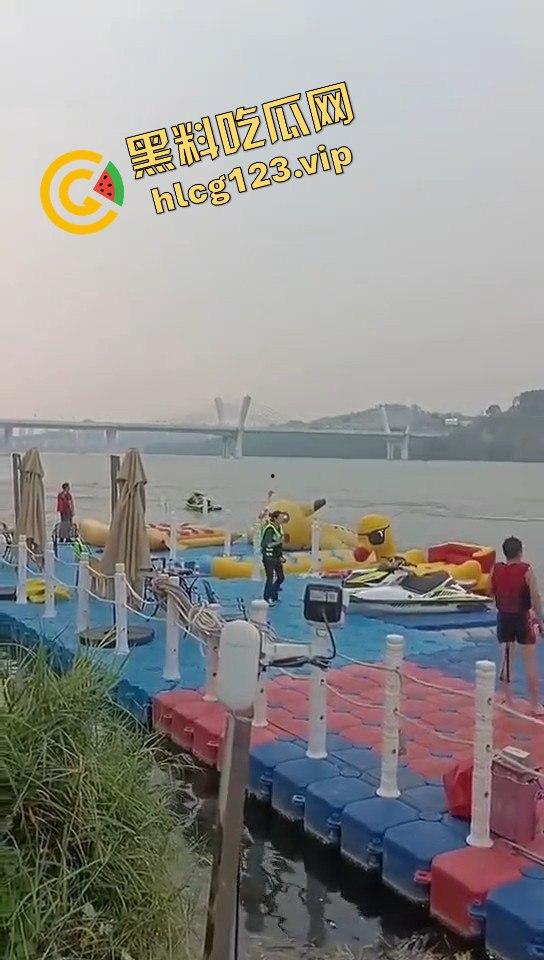 重庆网红【烈阳】摩托艇玩脱了丧命，母亲崩溃瘫倒，生前文案像预告？-11