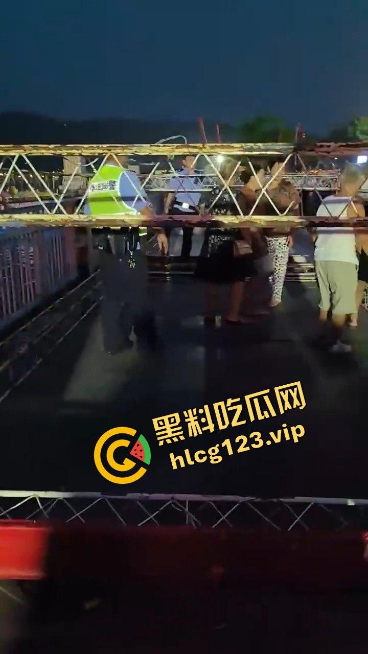 重庆网红【烈阳】摩托艇玩脱了丧命，母亲崩溃瘫倒，生前文案像预告？-14