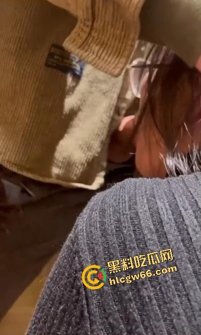 淫妻博主『琼久』绿帽狂欢派对，长腿娇妻被单男无套爆操 嫩逼淫水狂喷，狗链捆绑口爆吞精骚到骨子里！-9